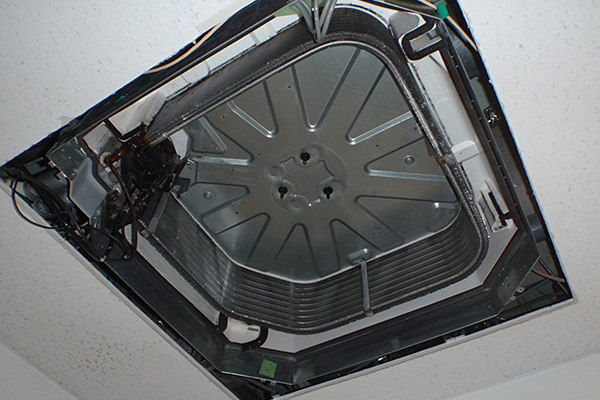 伊丹市でのエアコンクリーニングでの事例 前