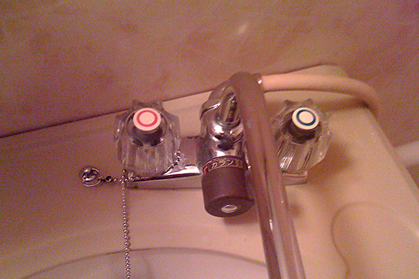 豊中市での住宅の洗面台の清掃後