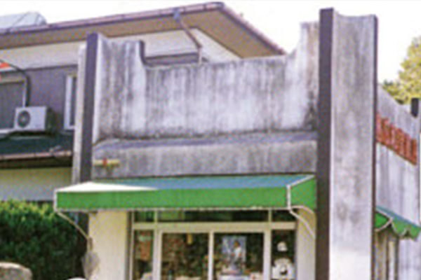 店舗の外壁洗浄前