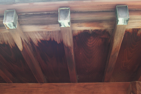 西宮市での天井白木のアク洗い前