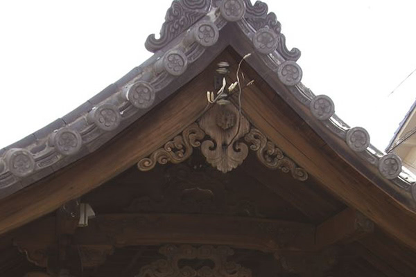 西宮市での破風のアク洗い前